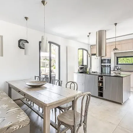 홈스테이 Fully Renovated Provencal House ! *