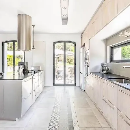 홈스테이 Fully Renovated Provencal House ! *