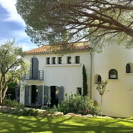 홈스테이 Fully Renovated Provencal House ! 쎙뜨호뻬