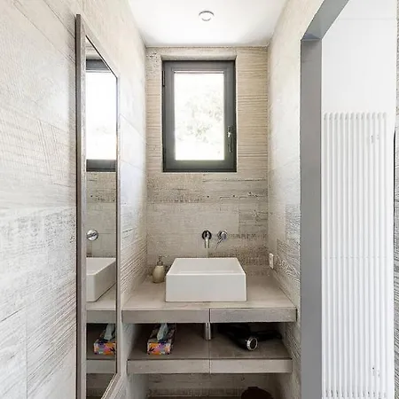 Fully Renovated Provencal House ! 홈스테이