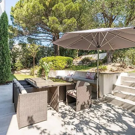 Fully Renovated Provencal House ! 홈스테이 *